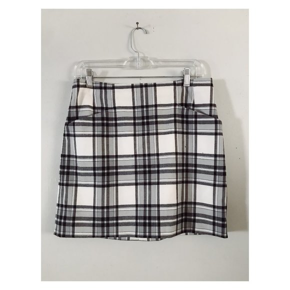 BLack and White Outback Red Plaid Mini Skirt Sz 6 - Picture 1 of 7